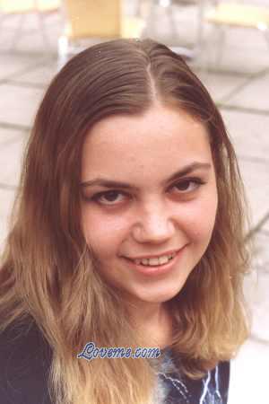 52080 - Elena Age: 33 - Russia