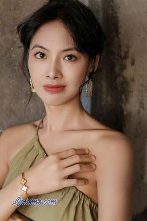 日期单一的亚洲女性为了婚姻